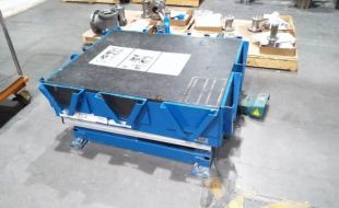 移动剪叉式香蕉视频在线下载平台适用于商场清洁工作